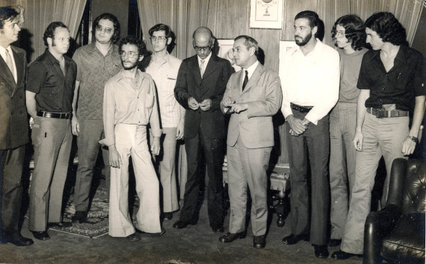 Teixeira Leite e alunos sendo recebidos pelo então governador, Laudo Natel.